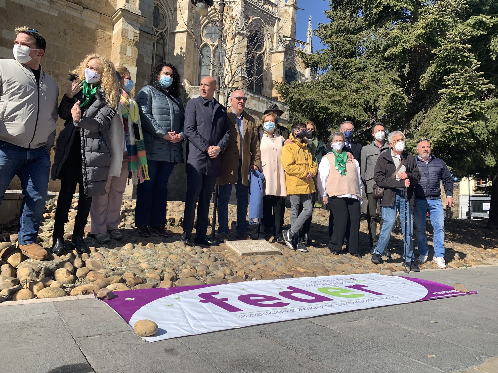 Representantes del Ayuntamiento de León y del tejido asociativo durante el acto.