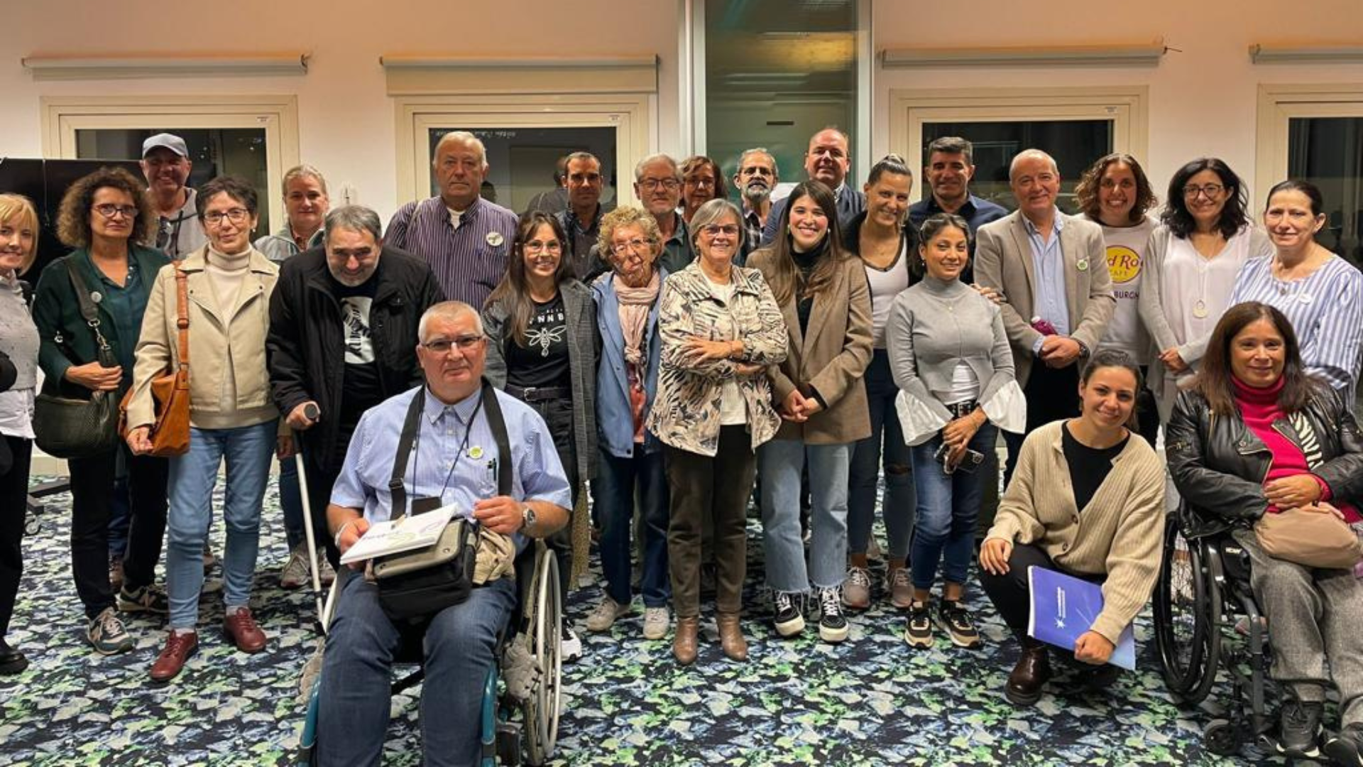 Foto de familia de la jornada de puertas abiertas en Cataluña