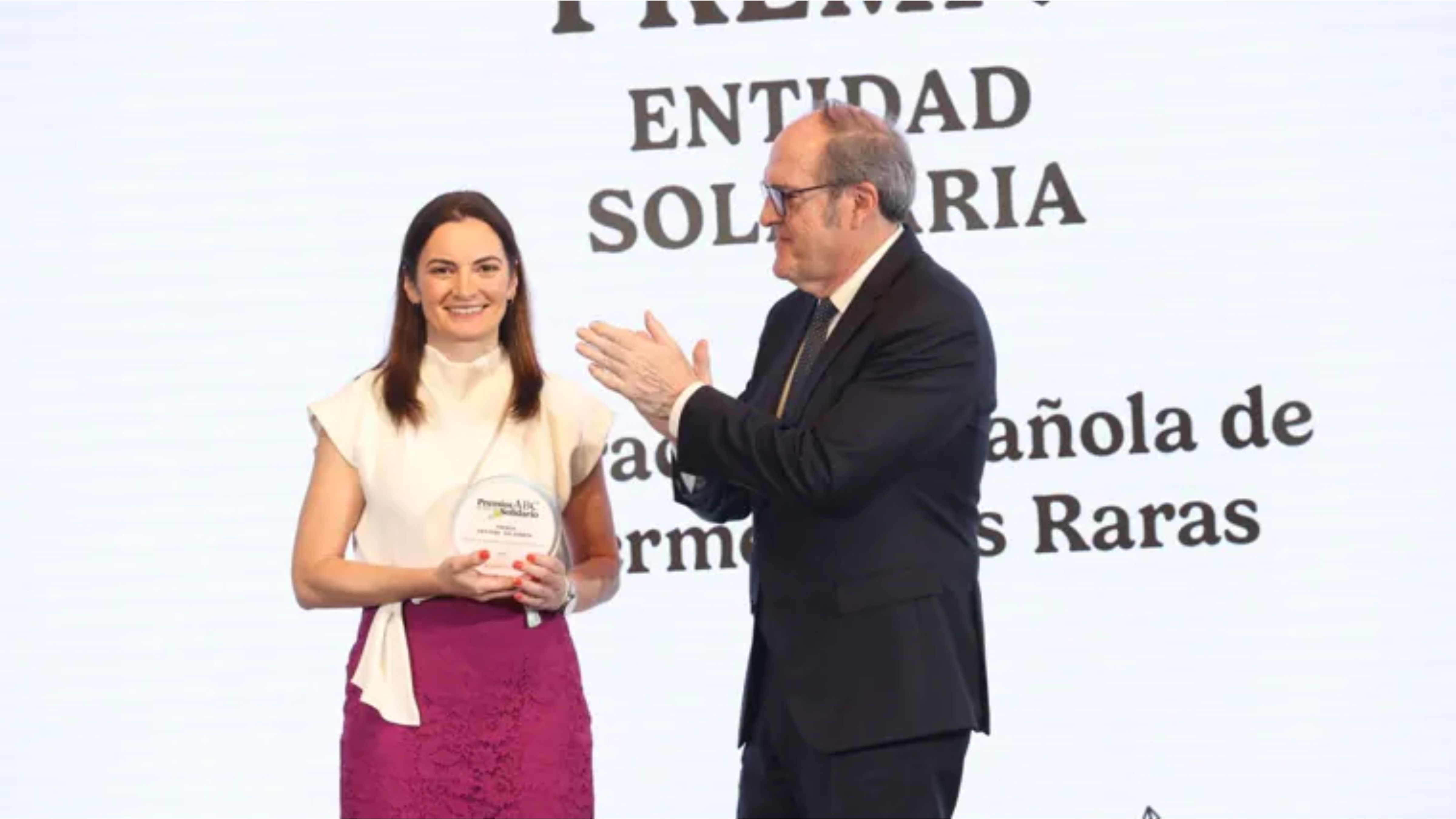 Isabel Motero, Directora General de FEDER y su Fundación, junto a Ángel Gabilondo, Defensor del Pueblo.