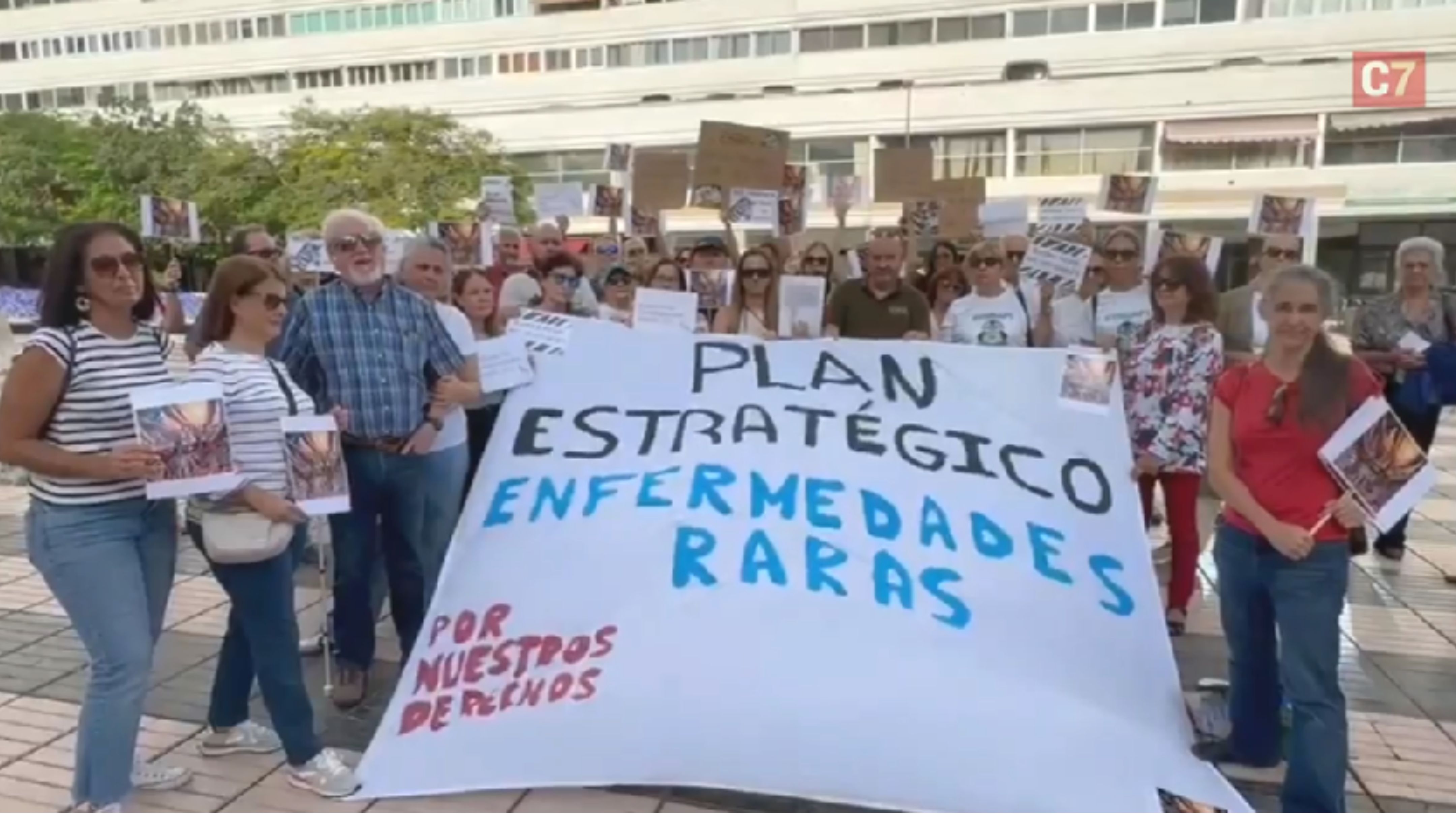 Foto de familia durante la concentración.