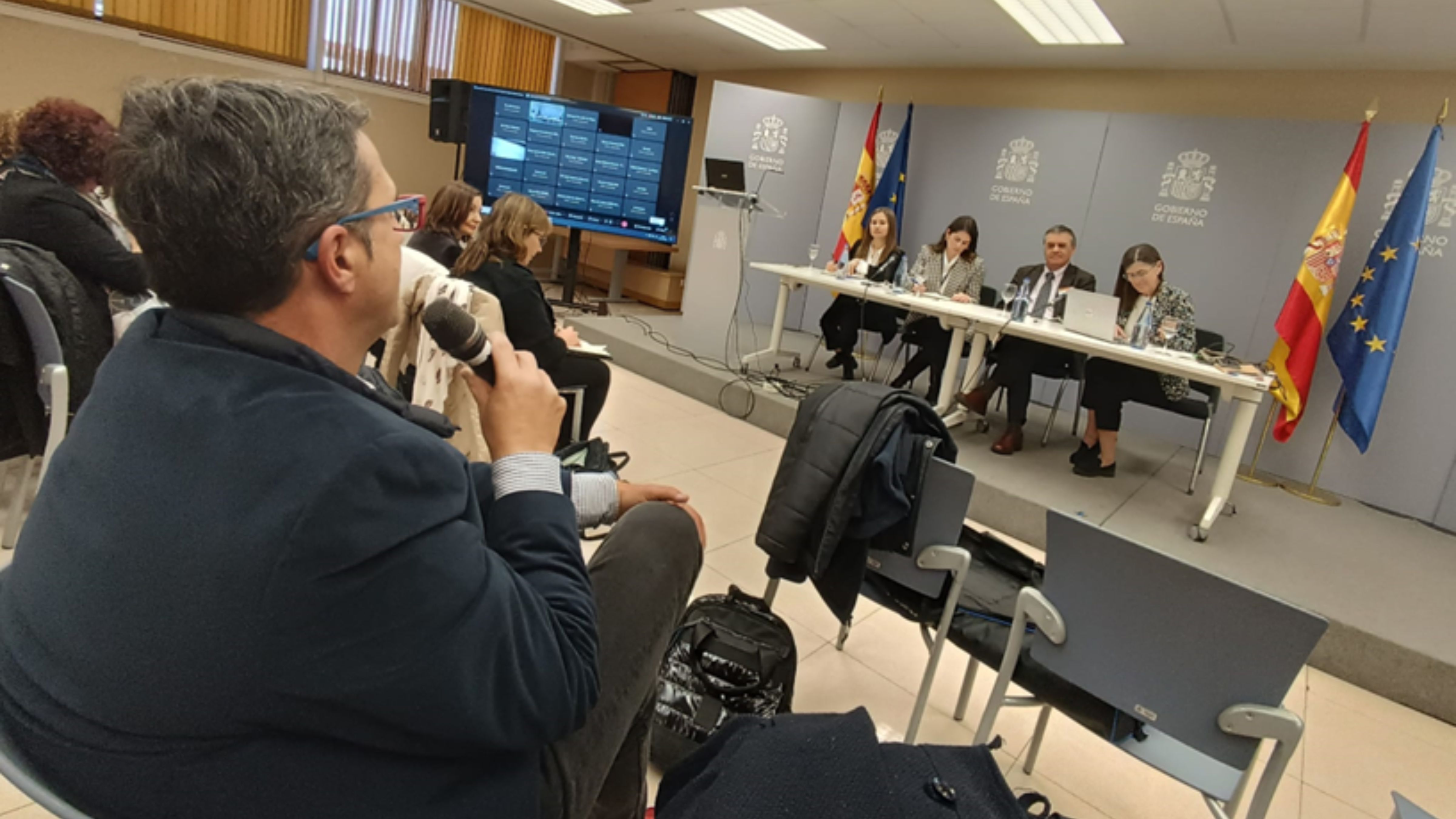 Juan Carrión, presidente de FEDER y su Fundación, durante la reunión del informe.