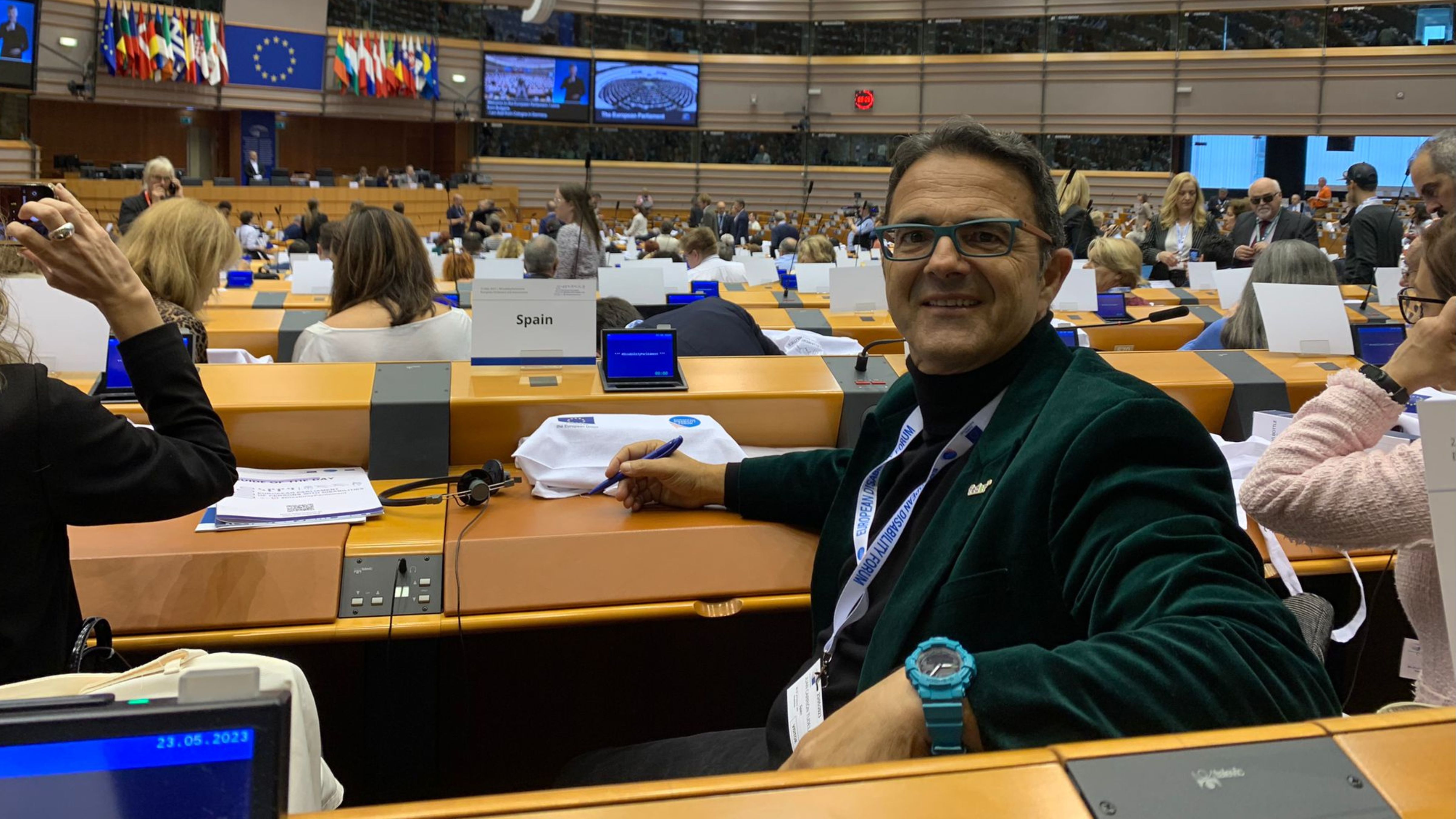 Juan Carrión, presidente de FEDER, en el Parlamento Europeo, en uno de sus últimos viajes internacionales.