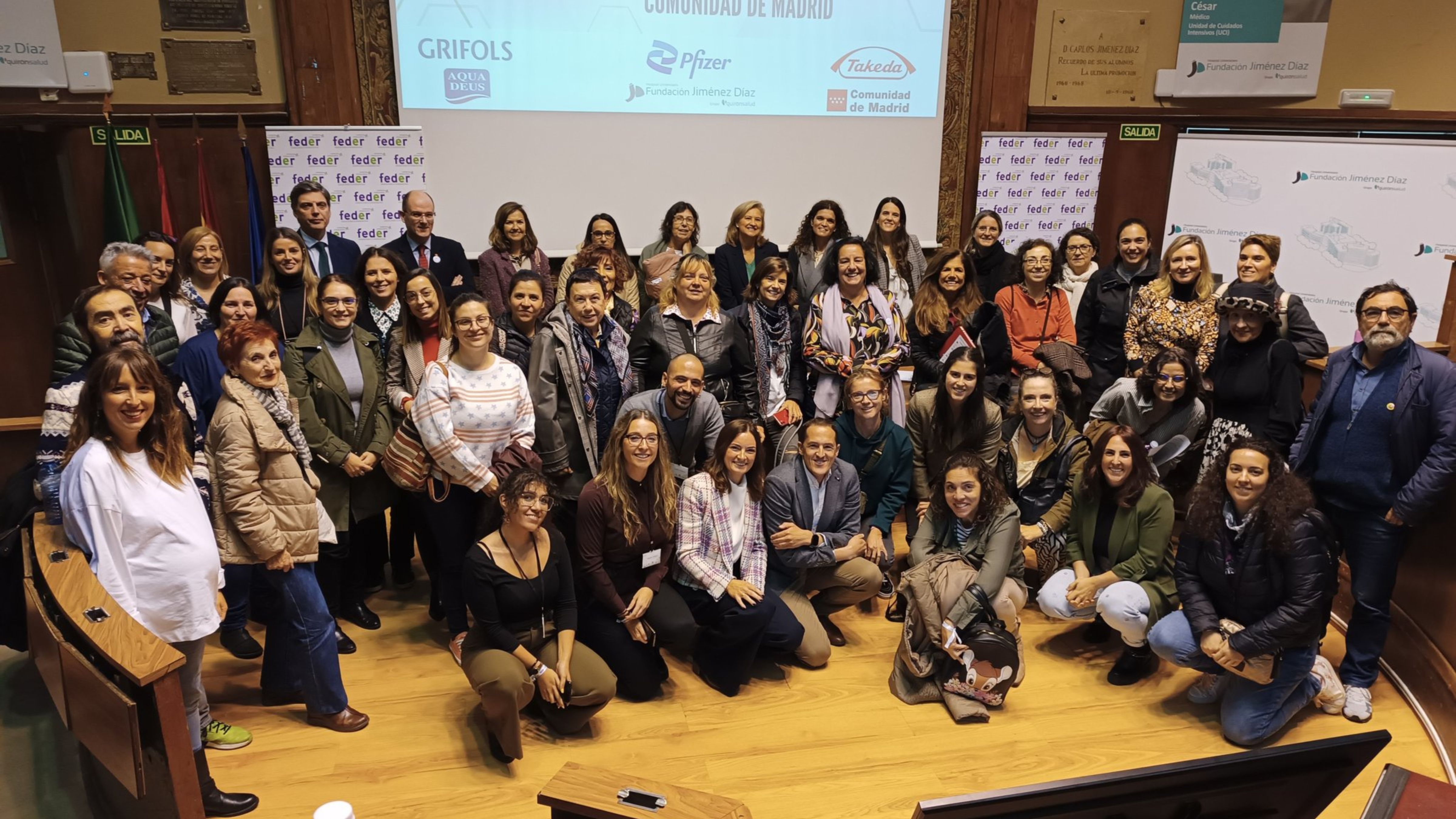 Foto de familia tras el Foro Madrileño de Enfermedades Raras de FEDER.