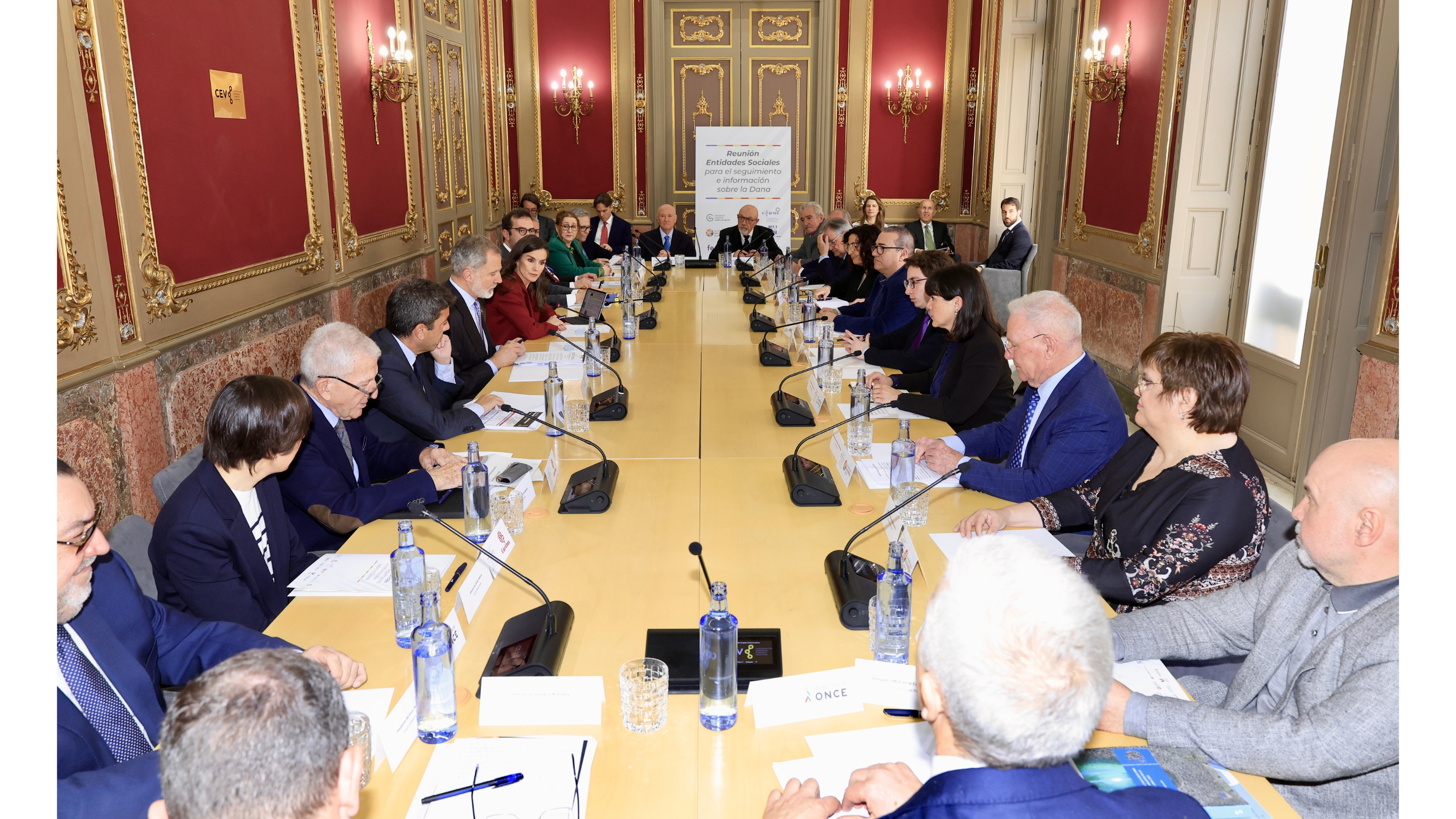 Foto de la reunión mantenida con SSMM los Reyes