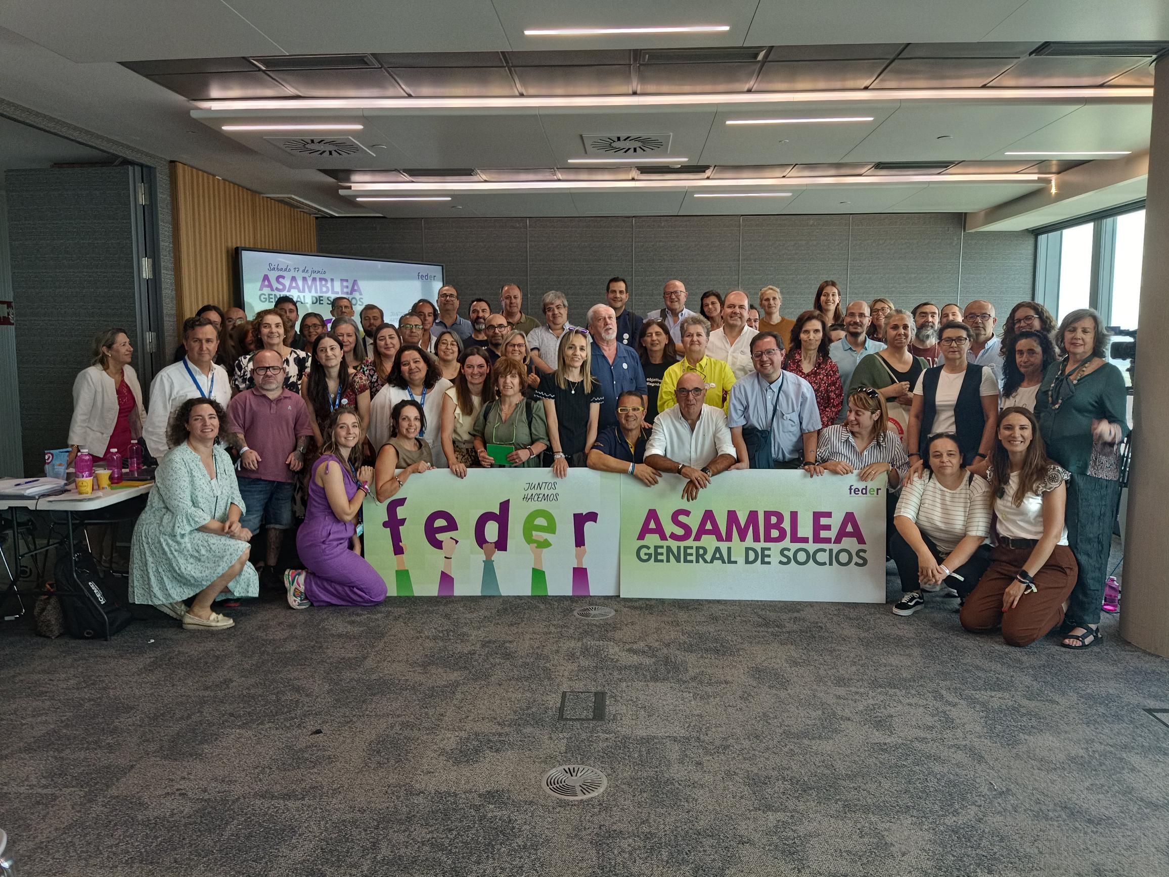 Foto de familia tras la Asamblea.