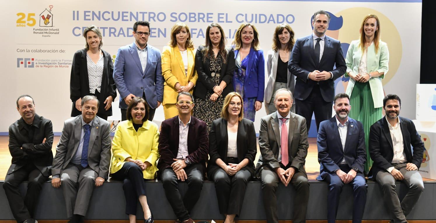 Fotografía de familia con los intervinientes del Encuentro.