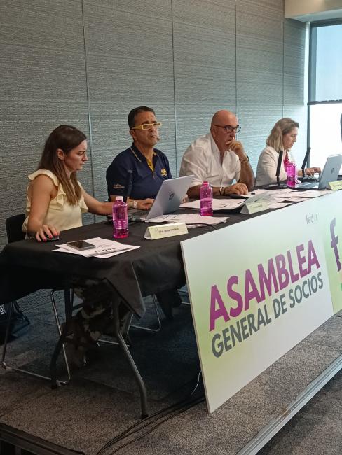 Fotografía de la mesa: Isabel Motero, Juan Carrión, Santiago de la Riva e Isabel Campos.