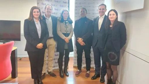 Foto de grupo, de izquierda a derecha: Isabel Pineros, Daniel de Vicente, Isabel Motero, Juan Carrión, Juan Yermo y María Tomé.