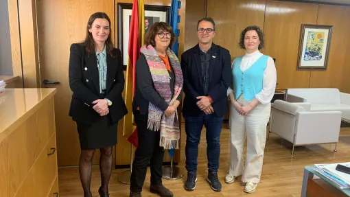 Representantes de FEDER junto a la Directora del IMSERSO.