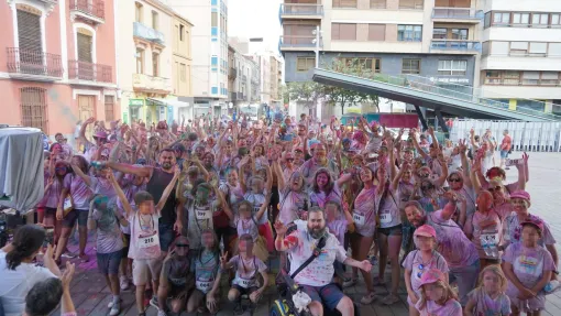 Multitud en la marcha Holi Colors 