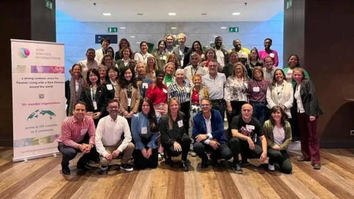 Foto de familia durante el Encuentro de la Red Internacional de Enfermedades Raras.