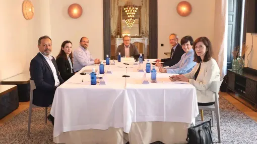 Participantes en el primer Encuentro de Expertos del ciclo sobre medicamentos huérfanos (Fuente: Diariofarma).