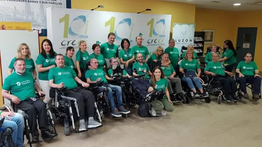 30 Personas con camisetas de color verde